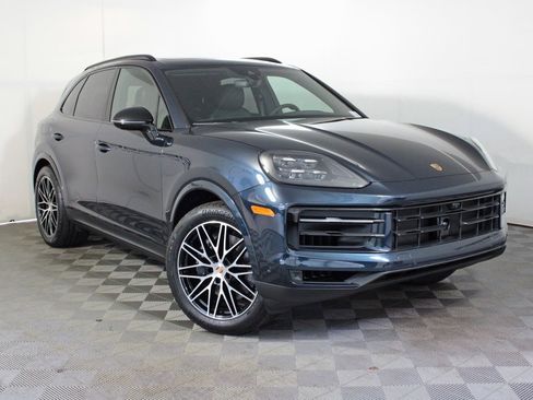Certified 2025 Porsche Cayenne image 9