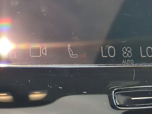 Used 2023 Volvo C40 Recharge Core image 32