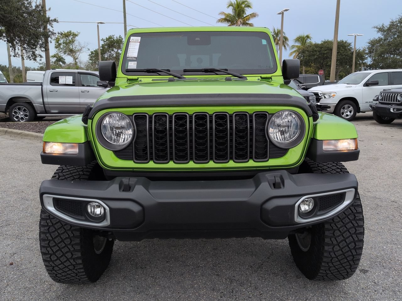 Used 2025 Jeep Gladiator Sport AWD/4WD image 3