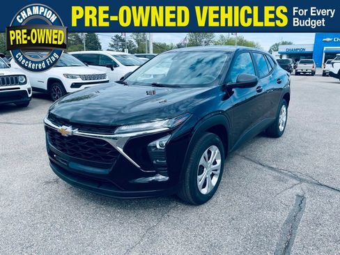 Used 2024 Chevrolet Trax LS FWD image 1