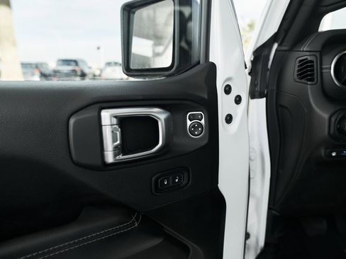 Used 2023 Jeep Wrangler Unlimited Sahara image 22