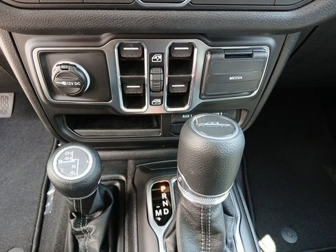 New 2025 Jeep Gladiator Sport image 35