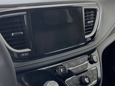 New 2026 Chrysler Pacifica Select FWD image 9