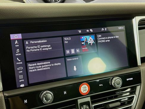 Certified 2026 Porsche Macan AWD/4WD image 17