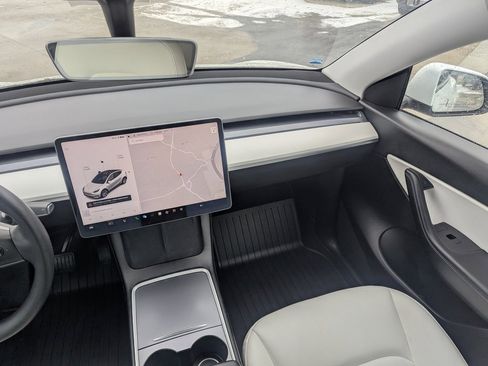 Used 2021 Tesla Model Y Long Range image 23