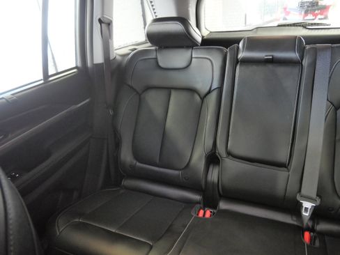 Used 2023 Jeep Grand Cherokee Limited w/ Luxury Tech Group II image 12