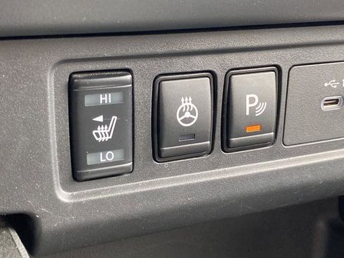 Used 2022 Nissan Frontier SV AWD/4WD image 29