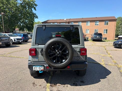 Used 2022 Jeep Wrangler Unlimited Sahara w/ Cold Weather Group AWD/4WD image 7