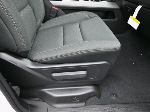 New 2026 RAM 1500 4x4 Crew Cab image 39