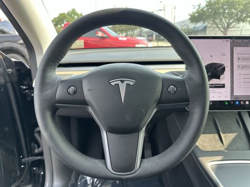 Used 2024 Tesla Model Y Long Range AWD/4WD image 11