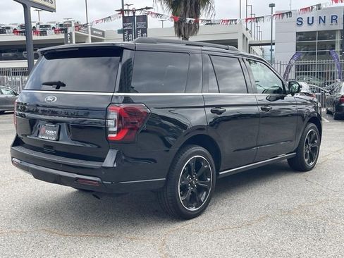 Used 2023 Ford Expedition Limited image 12