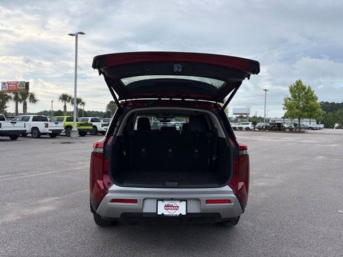 Used 2023 Nissan Pathfinder SL w/ Black Appearance Package FWD image 5