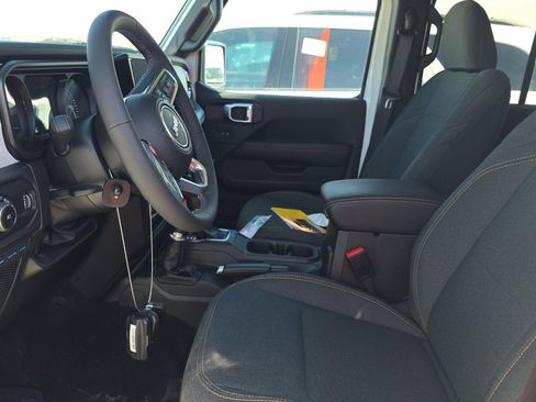 Used 2025 Jeep Wrangler Unlimited Sahara w/ Safety Group image 7