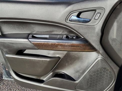 Used 2016 GMC Canyon SLE image 3