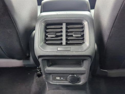 Used 2024 Volkswagen Tiguan SE image 21