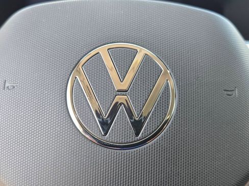 Used 2022 Volkswagen Tiguan S image 28