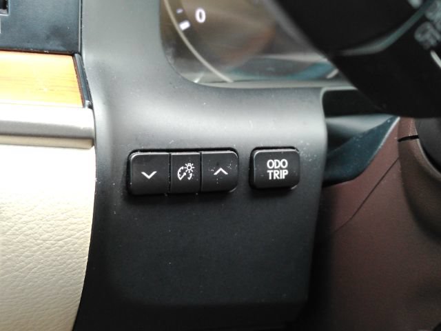 Used 2016 Lexus ES 350 w/ Luxury Package w/Wood Trim FWD image 36