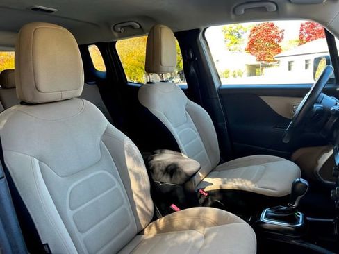 Used 2019 Jeep Renegade Latitude w/ UConnect 8.4 Nav Group image 27