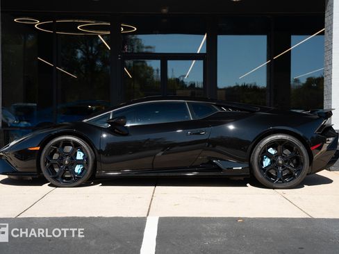 Used 2024 Lamborghini Huracan Tecnica image 7