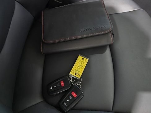 Used 2023 Toyota RAV4 XLE Premium image 9