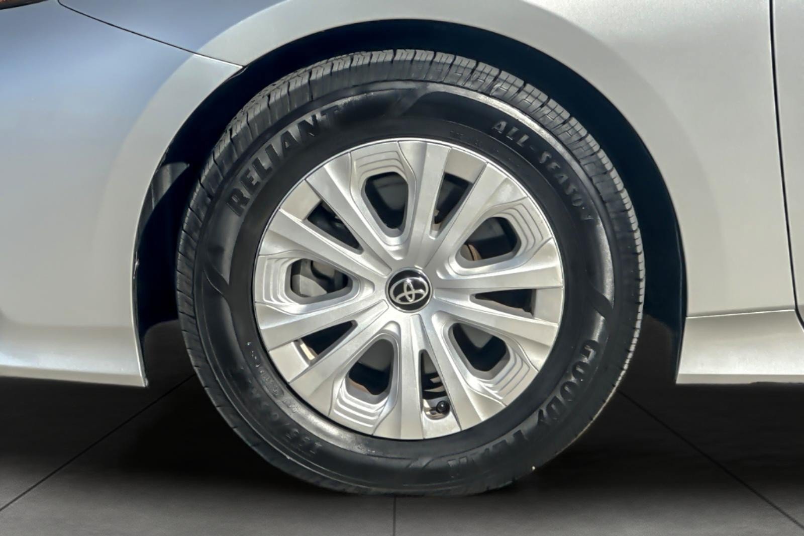 Certified 2020 Toyota Prius Prime XLE FWD image 25