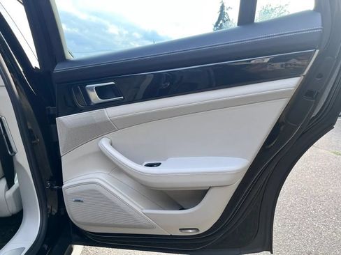 Used 2017 Porsche Panamera w/ Premium Package RWD image 19
