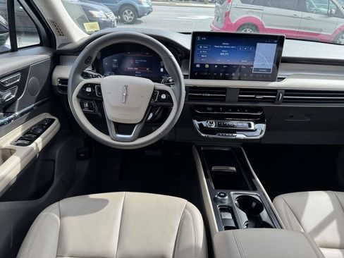 Used 2023 Lincoln Corsair AWD image 11