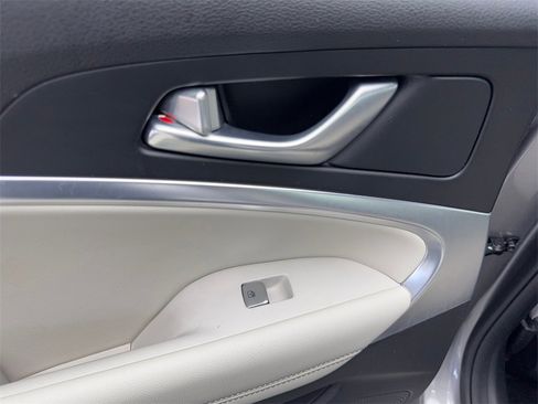 Used 2025 Genesis G70 2.5T image 38