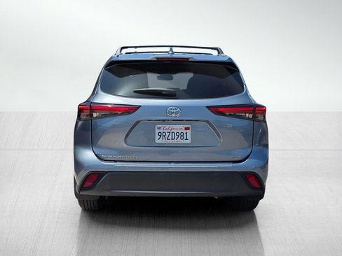 Used 2022 Toyota Highlander XLE FWD image 6