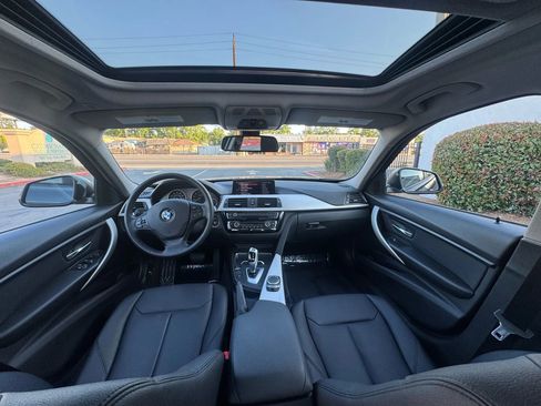 Used 2018 BMW 320i xDrive Sedan w/ Premium Package image 18