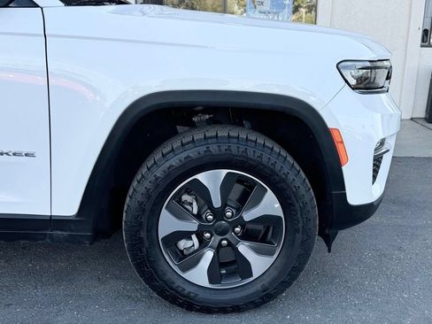 Used 2024 Jeep Grand Cherokee Limited 4xe AWD/4WD image 3