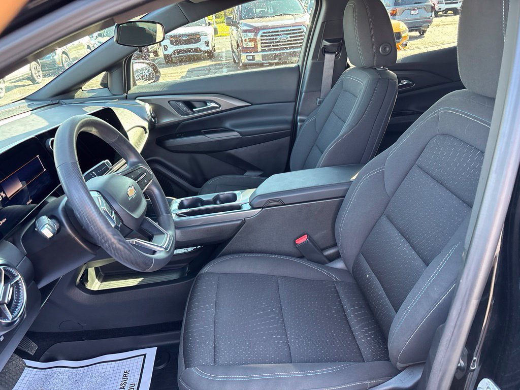 Used 2025 Chevrolet Equinox EV LT FWD image 23