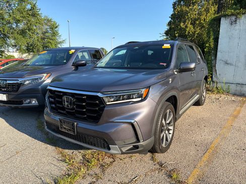 Used 2024 Honda Pilot Touring image 8