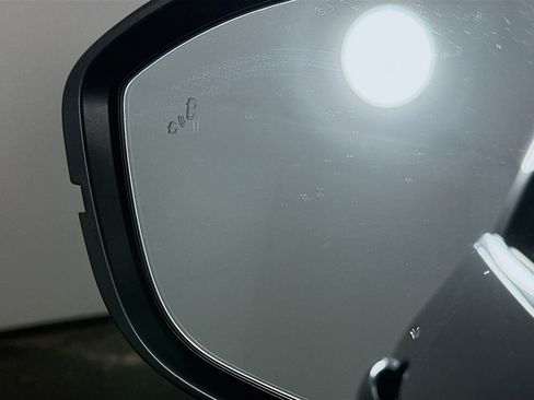 Used 2025 Nissan Pathfinder SL image 16