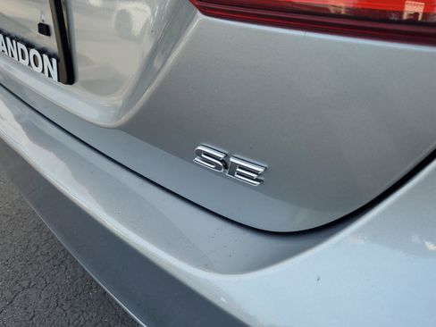 Used 2020 Toyota Camry SE image 8