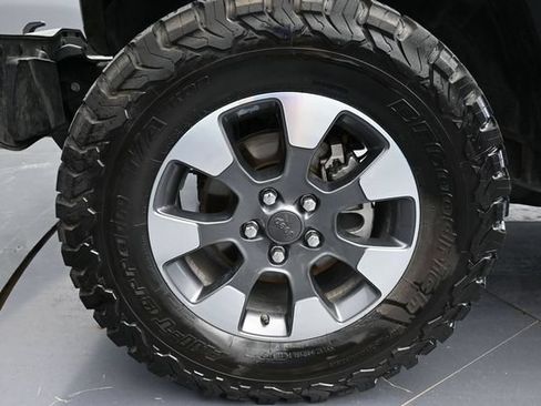 Used 2022 Jeep Wrangler Unlimited Sahara AWD/4WD image 23