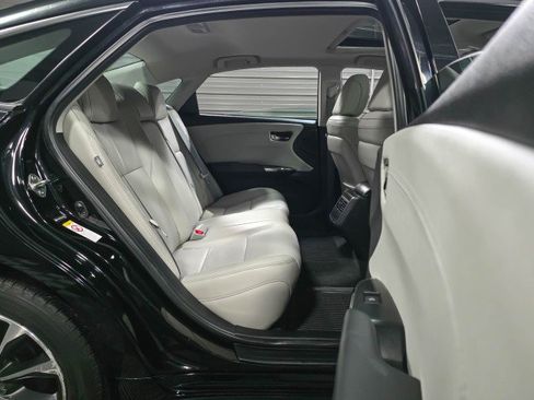 Used 2018 Toyota Avalon XLE Premium image 16