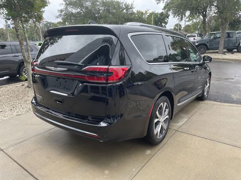 New 2026 Chrysler Pacifica Pinnacle image 7
