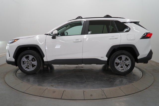 Used 2025 Toyota RAV4 XLE AWD/4WD image 4