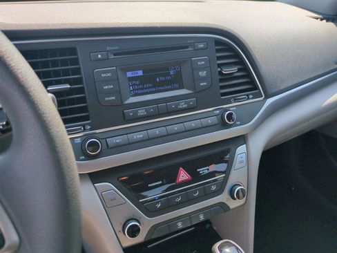 Used 2017 Hyundai Elantra SE image 11