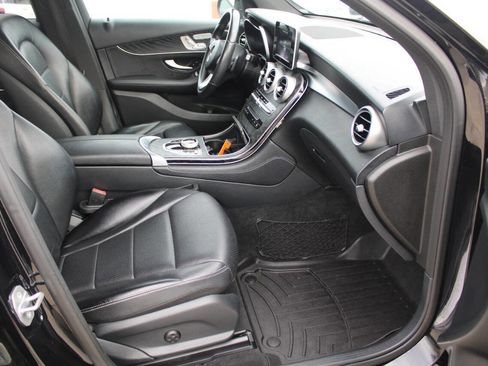 Used 2018 Mercedes-Benz GLC 300 4MATIC image 8