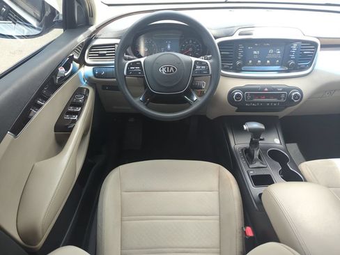 Used 2019 Kia Sorento FWD V6 image 14