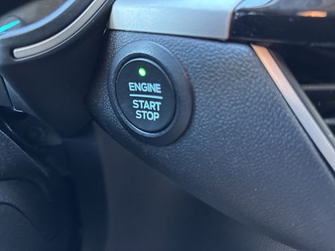 Used 2021 Ford Escape SE image 13