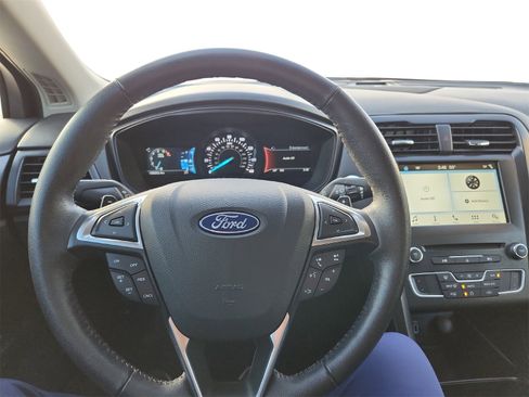 Used 2018 Ford Fusion SE w/ Equipment Group 201A image 12