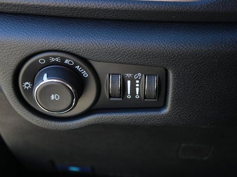 New 2026 Chrysler Pacifica Pinnacle image 13