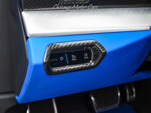 Used 2022 Lamborghini Urus image 11