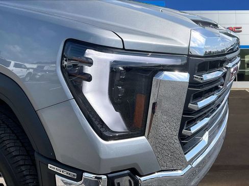 Used 2025 GMC Sierra 2500 SLE AWD/4WD image 30