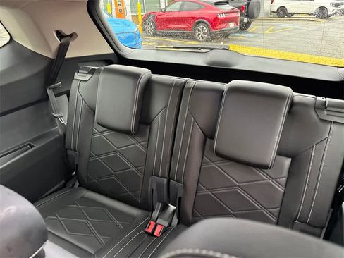 Used 2024 Volkswagen Atlas SE image 19