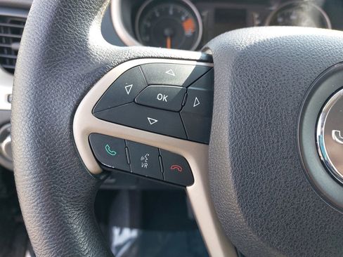 Used 2016 Jeep Cherokee Sport image 17