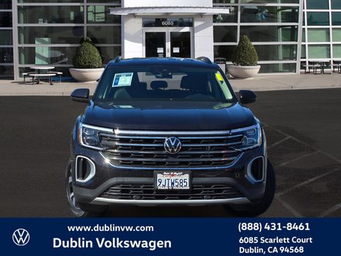 Used 2024 Volkswagen Atlas SE AWD/4WD image 2